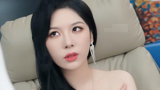 小伙和黑丝美女玩牌，输了脱衣服，结果美女把裤衩都输没了！！！#下井后，我觉醒武魂真身