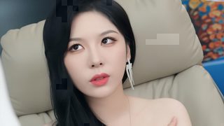 小伙和黑丝美女玩牌，输了脱衣服，结果美女把裤衩都输没了！！！#下井后，我觉醒武魂真身
